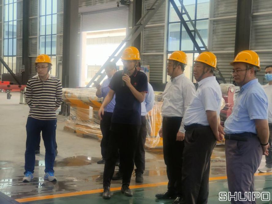 山東省科學院激光研究所所長賈中青、山東省機械設(shè)計研究院院長林江海帶領(lǐng)激光、高端裝備領(lǐng)域?qū)＜乙恍?人到水泊焊割實地調(diào)研2